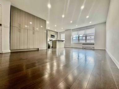 Main picture of 5735 Mosholu Ave