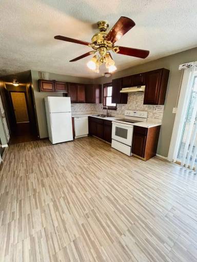 Main picture of 5081 Pine Ridge Rd N