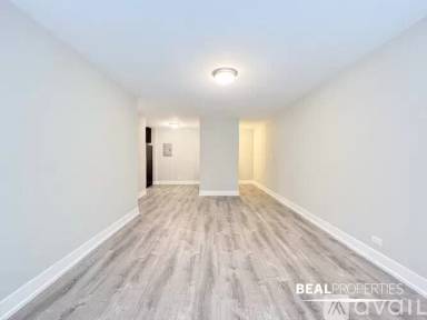 Main picture of 530 W Surf St