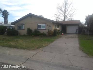 Main picture of 3632 Centinella Dr