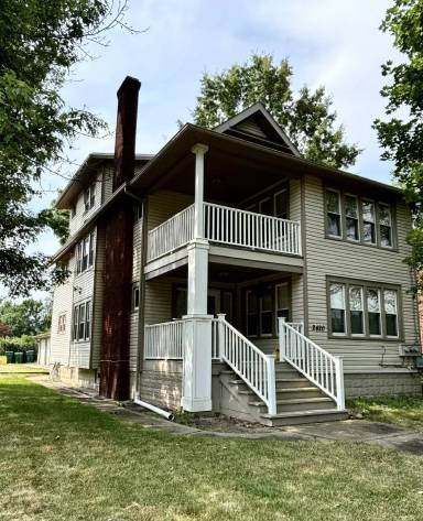 Main picture of 2420 E Market St