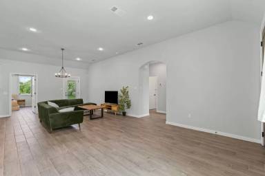 Main picture of 6111 Collins Ct