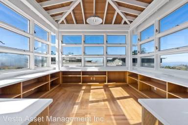 Main picture of 105 Robinhood Dr