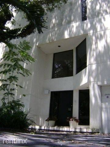 Main picture of 2950 Jackson Ave
