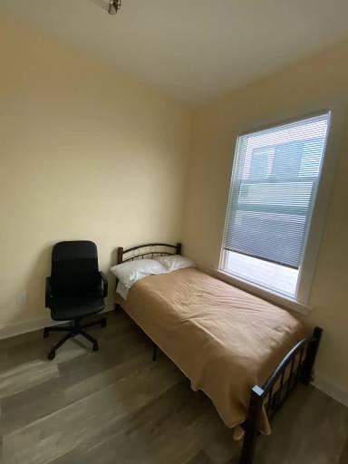 Main picture of 1449 Powell St