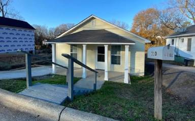 Main picture of 308 W 9th St