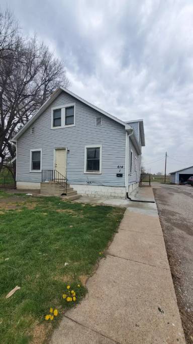 Main picture of 614 New Hampshire St