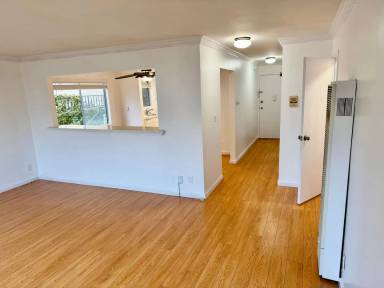Main picture of 2411 S Cabrillo Ave