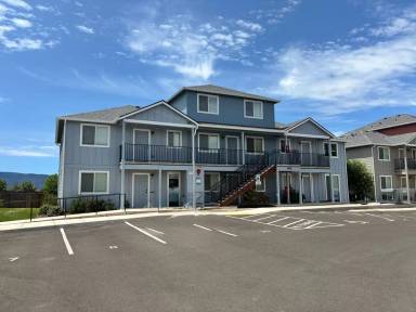 Main picture of 1975 Skypark Dr