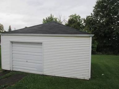 Main picture of 848 Lawrence Ave