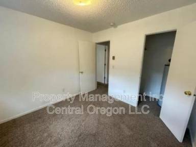Main picture of 1000 NE 3rd St