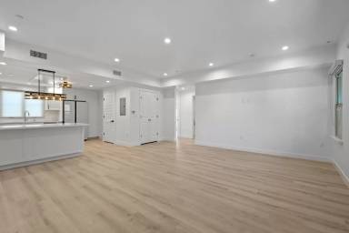 Main picture of 11474 Moorpark St