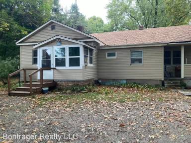 Main picture of 413 1/2 Hackett Rd