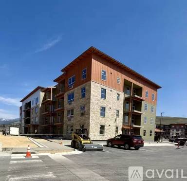 Main picture of 5377 Elyn Loop