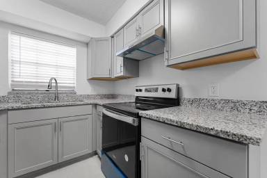 Main picture of 2818 NE 7th St