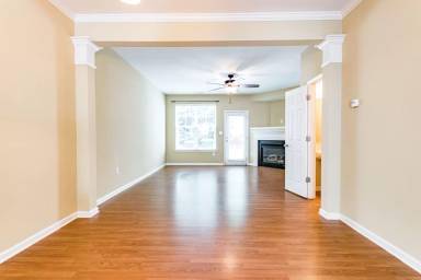 Main picture of 8471 Central Dr