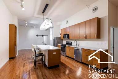 Main picture of 3040 N Ashland Ave