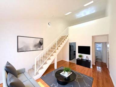 Main picture of 6200 Fountain Ave