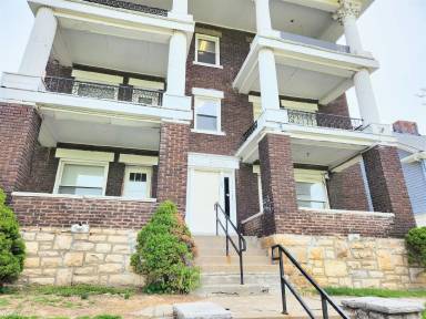 Main picture of 305 Bellefontaine Ave