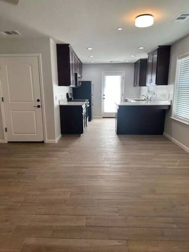Main picture of 2380 Oakmont Cir