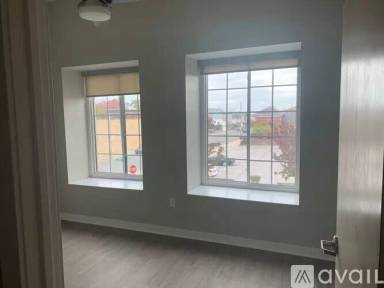Main picture of 107 W Center St