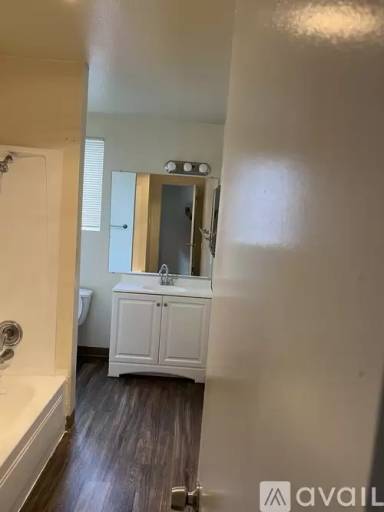 Main picture of 750 W Bonita Ave