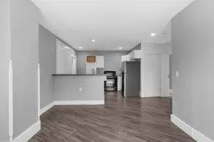 Main picture of 815 E 13th St