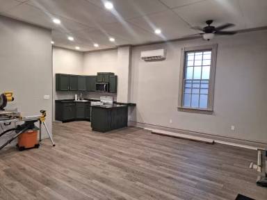 Main picture of 19 E Smith St