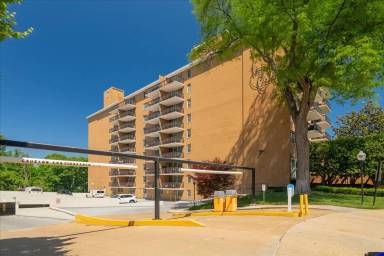 Main picture of Circle Condominiums