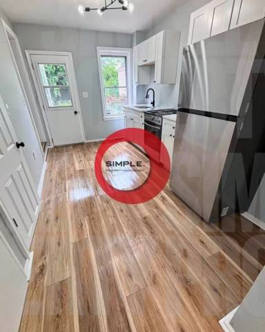 Main picture of 834 Nicolls St