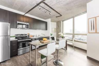 Main picture of 3218 N Clark St