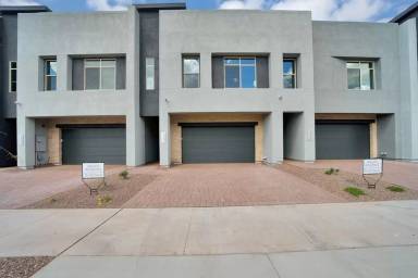 Main picture of 1980 W Kinfield Trl