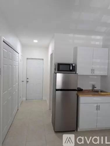Main picture of 1616 W Knollwood St