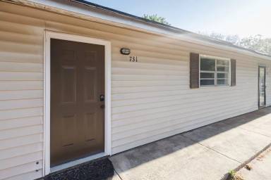 Main picture of 729 Hammock St