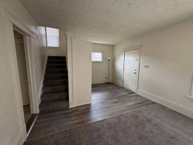 Main picture of 901 Clarendon Ave SW