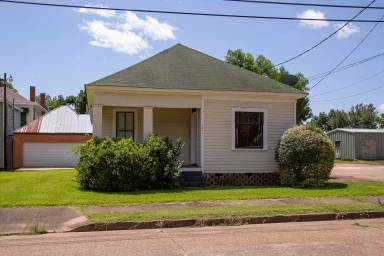 Main picture of 1211 Holly St