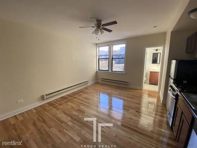 Main picture of 818 W Diversey Pkwy