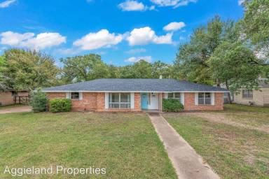 Main picture of 205 Brookside Dr W