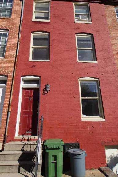 Main picture of 650 Portland St