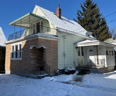 Main picture of 586 Amherst St