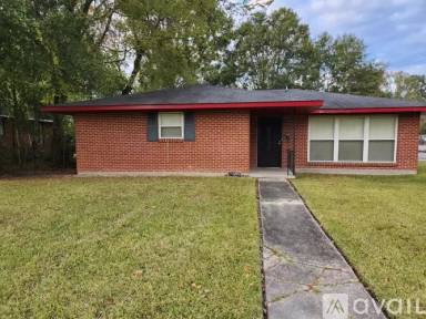 Main picture of 5285 Charles St