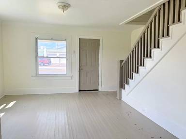 Main picture of 25 Clark St