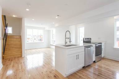Main picture of 2123 Dickinson St