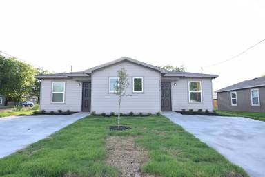 Main picture of 1701 N Park St