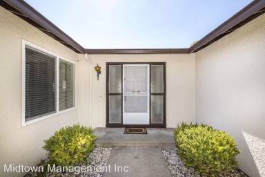 Main picture of 5884 Castano Dr