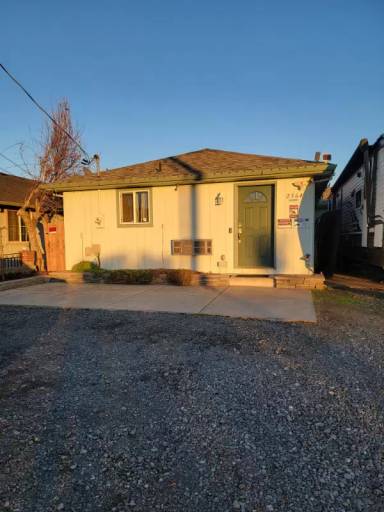 Main picture of 2364 Howard Ave