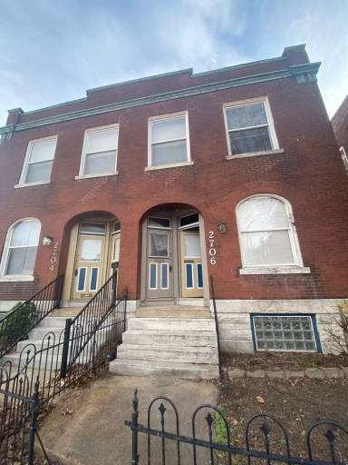 Main picture of 2704 Arsenal St