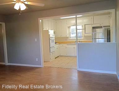 Main picture of 4213 N Sterling Ave