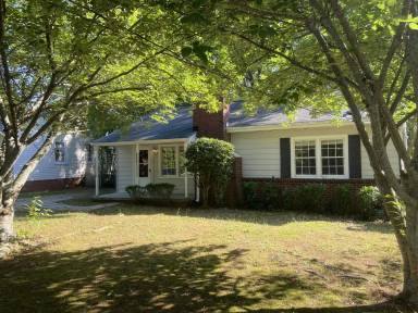 Main picture of 4 Elletson Dr