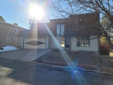 Main picture of 115 Pinon St